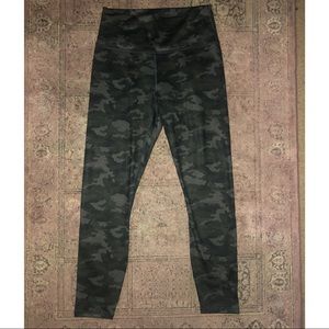 Fabletics Camo 7/8 Leggings